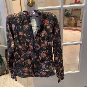 Lululemon scuba zip up sweatshirt size 8 women’s sml